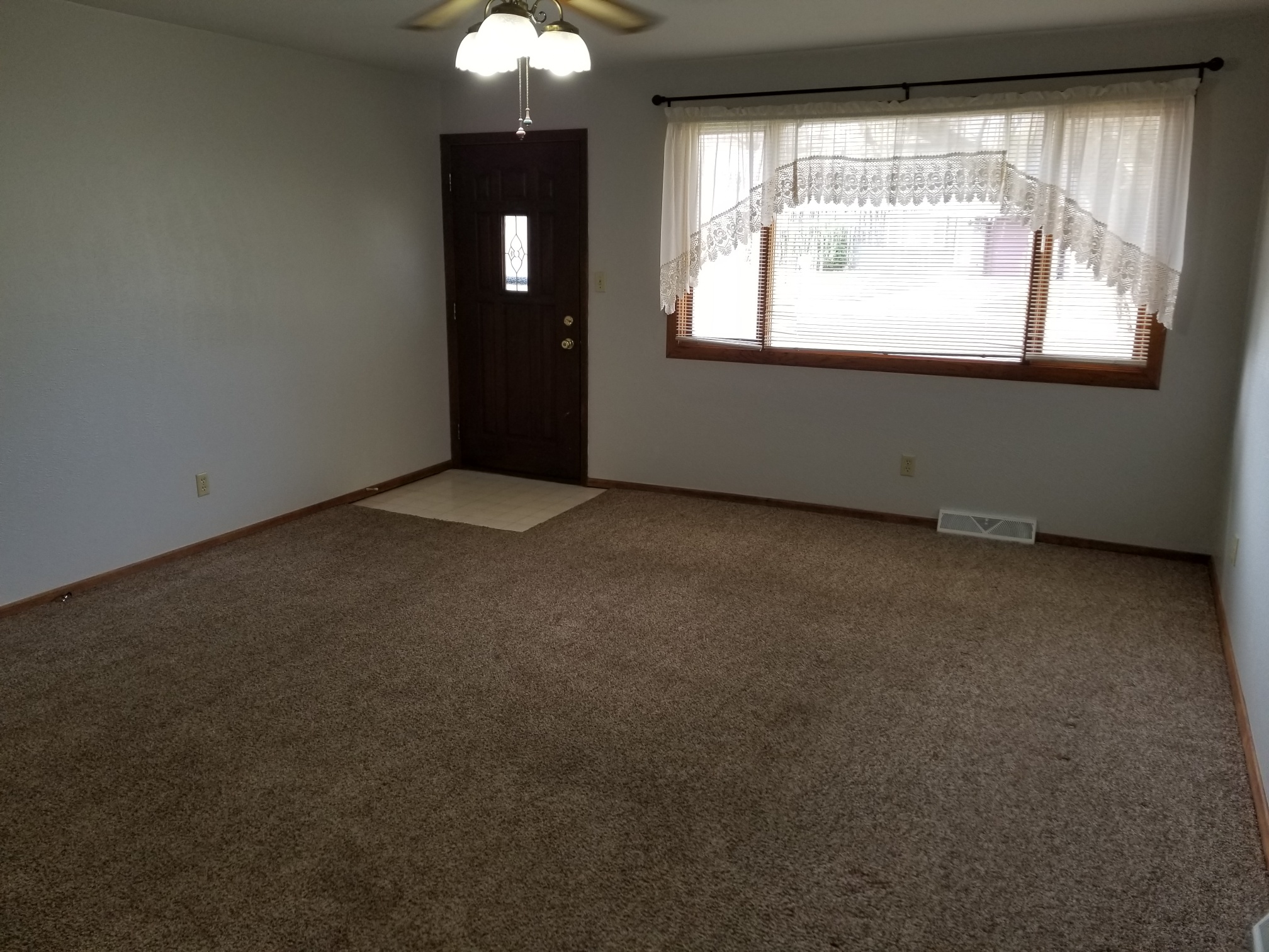 Living Room Homeland Realty and Auction