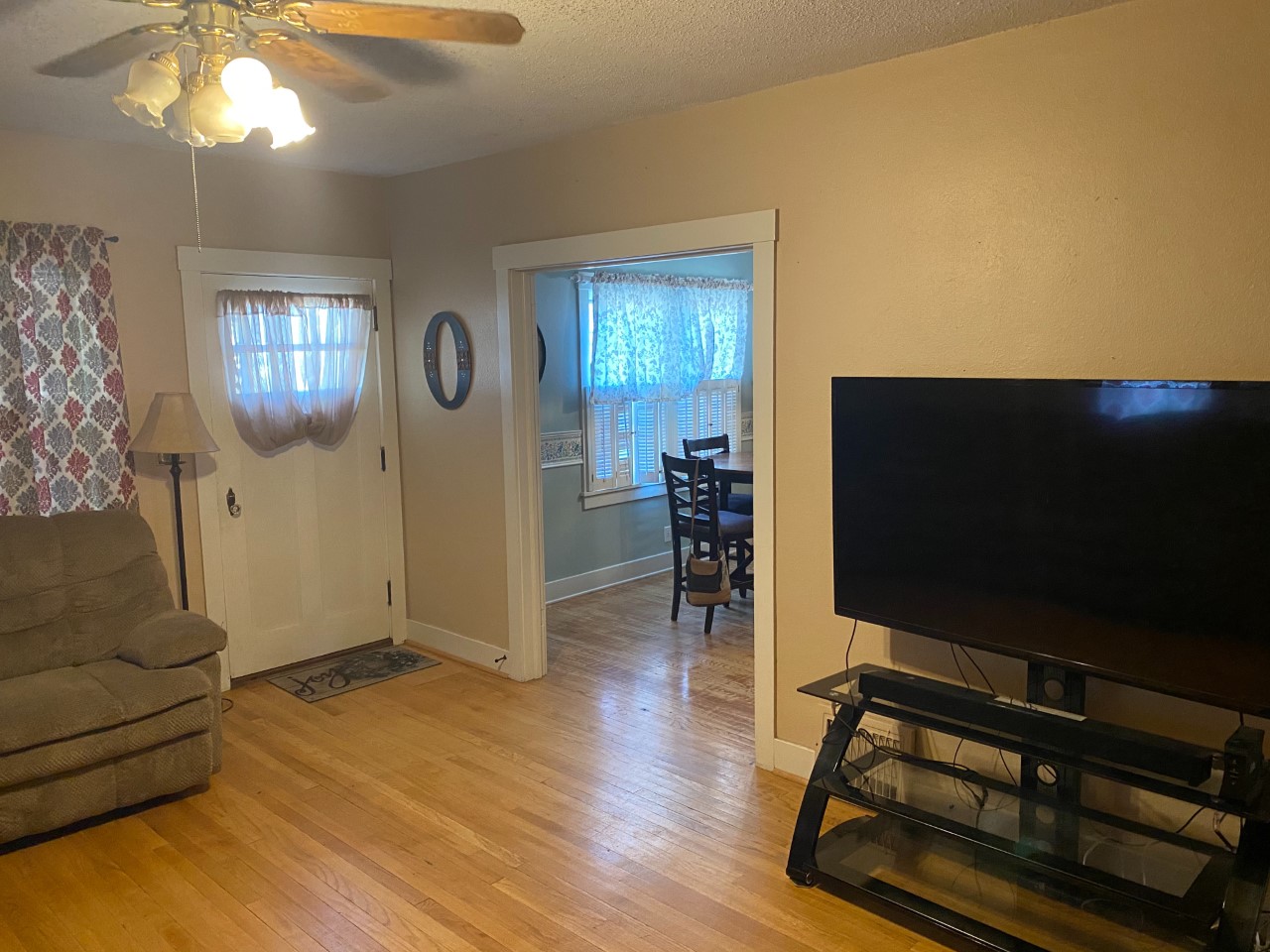 Front Enterance Homeland Realty and Auction